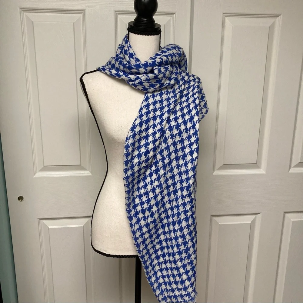 EUC Vintage oversized scarf/wrap 78x 36 cornflower blue. Large houndstooth check